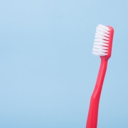 Reicht einmal täglich Zähne putzen? Foto: Alex on Unsplash