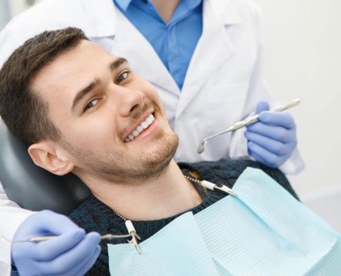 Betäubung beim Zahnarzt wieder auflösen - so geht's. Foto: Nestor Rizhniak / www.shutterstock.com